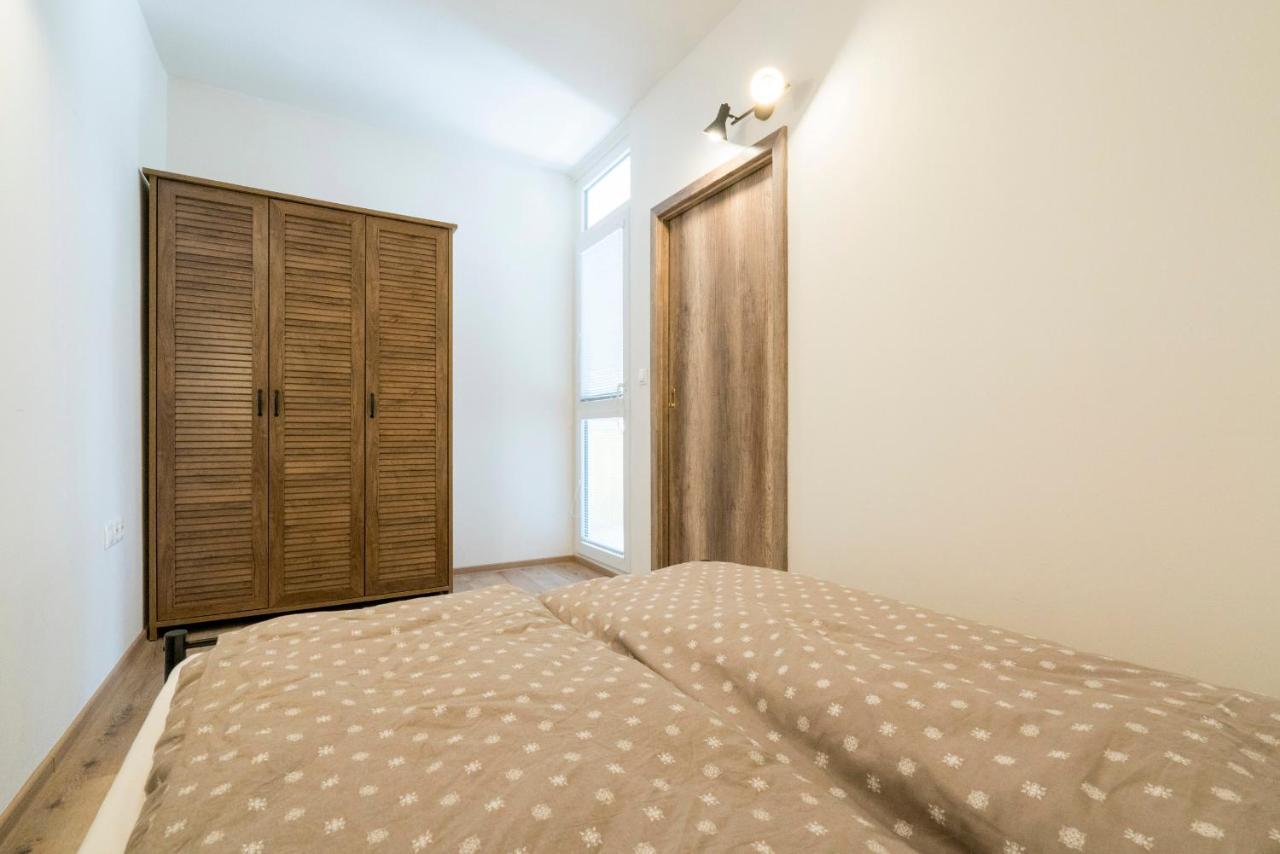 Stylish Centrally Located 1Br Apartment With Parking Bratislava Exteriör bild